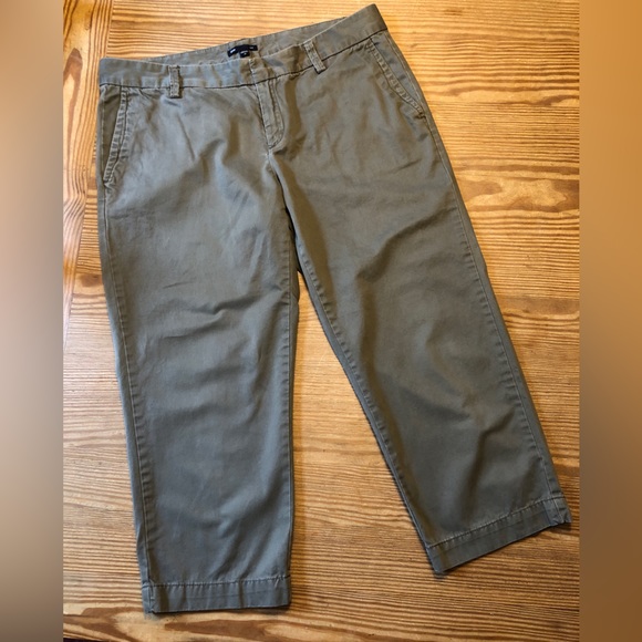 GAP ladies size 10 cropped khakis. - Picture 3 of 6